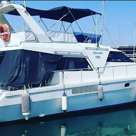 Beautiful Boat ספינת מלון *