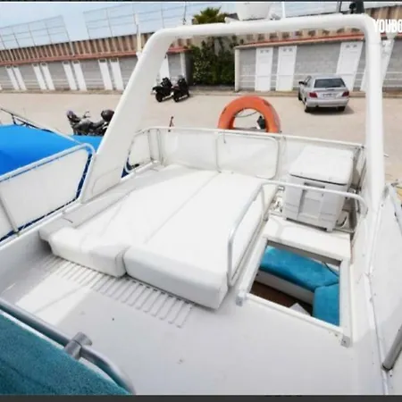 ספינת מלון Beautiful Boat *