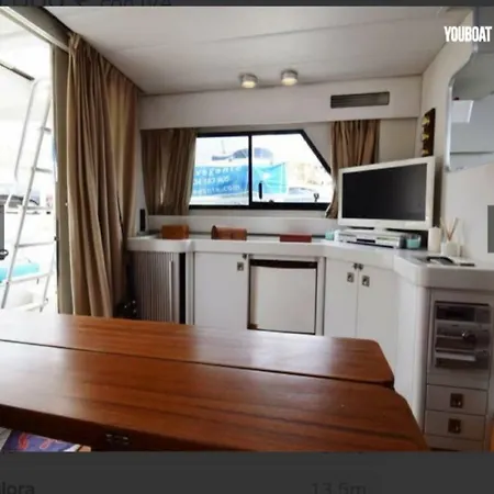 ספינת מלון Beautiful Boat *